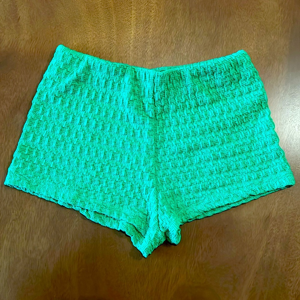 Zara women’s green stretch shorts